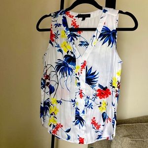 Business casual tank top in floral print. Banana Republic Size Small.